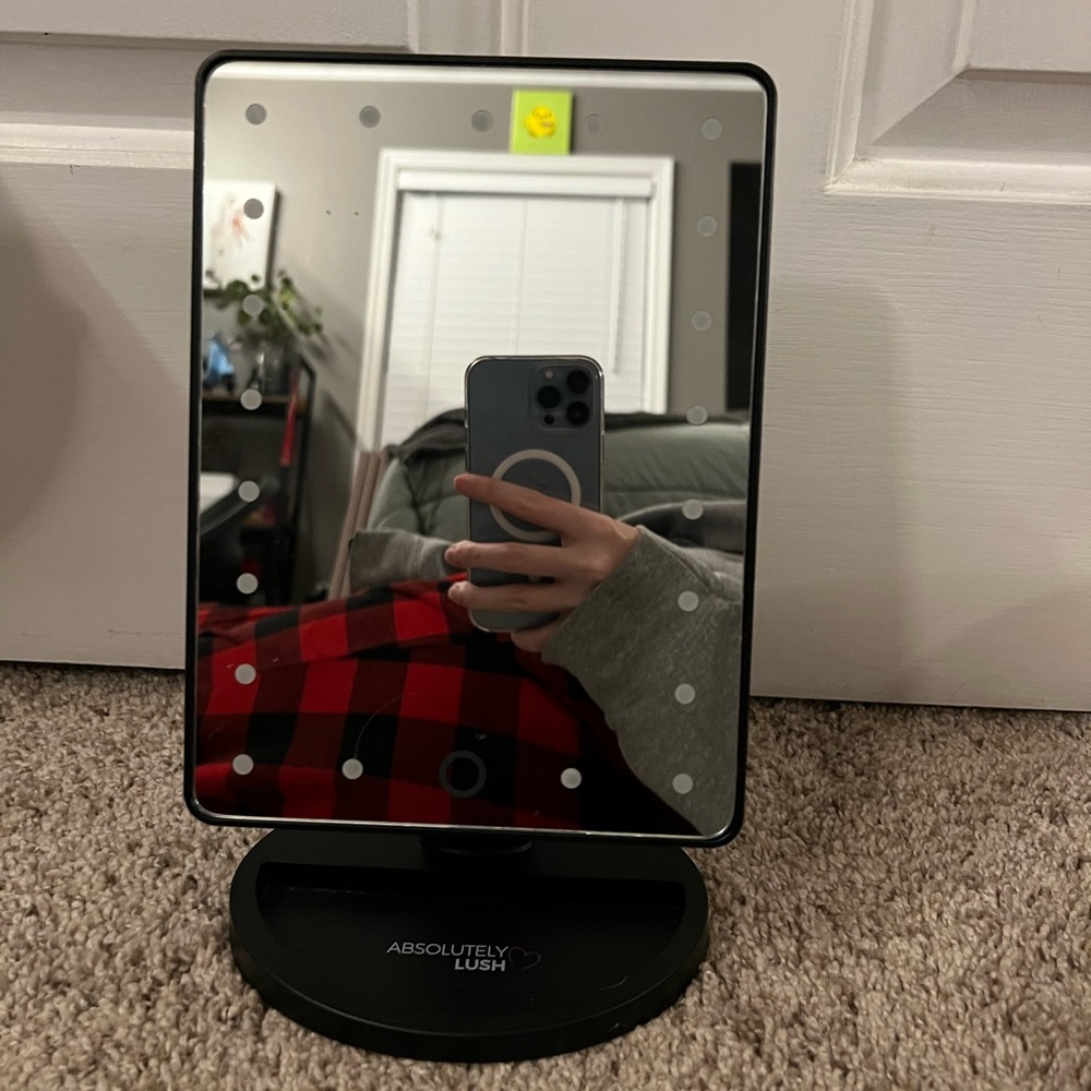 Absolutely Lush Light Up Mirror